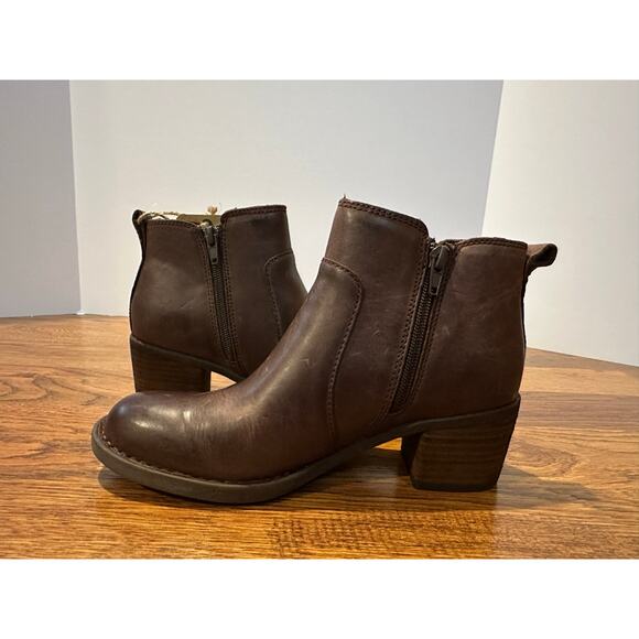 Born Women's Reegan Handcrafted Leather Ankle Booties Brown Size 6.5M NWT - Picture 7 of 12